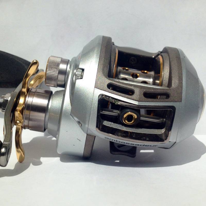 Tons of RH reels for sale! Abu, Daiwa and Shimano - For Sale